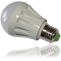 Kraftig LED pære, 7W, varm hvid, svarer til 60W glødepære, dæmpbar.